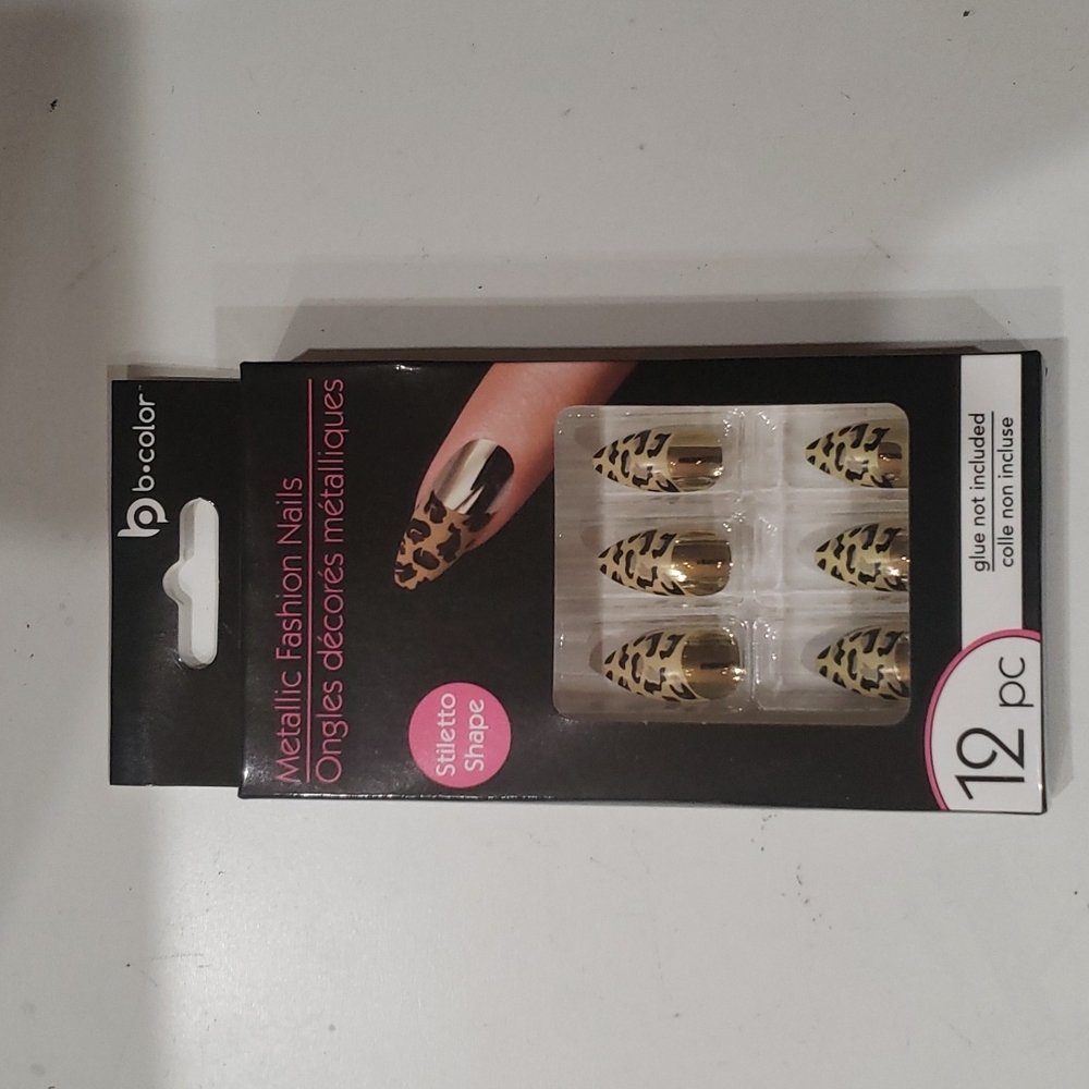 12 pc Stilleto Metallic Nails 💅